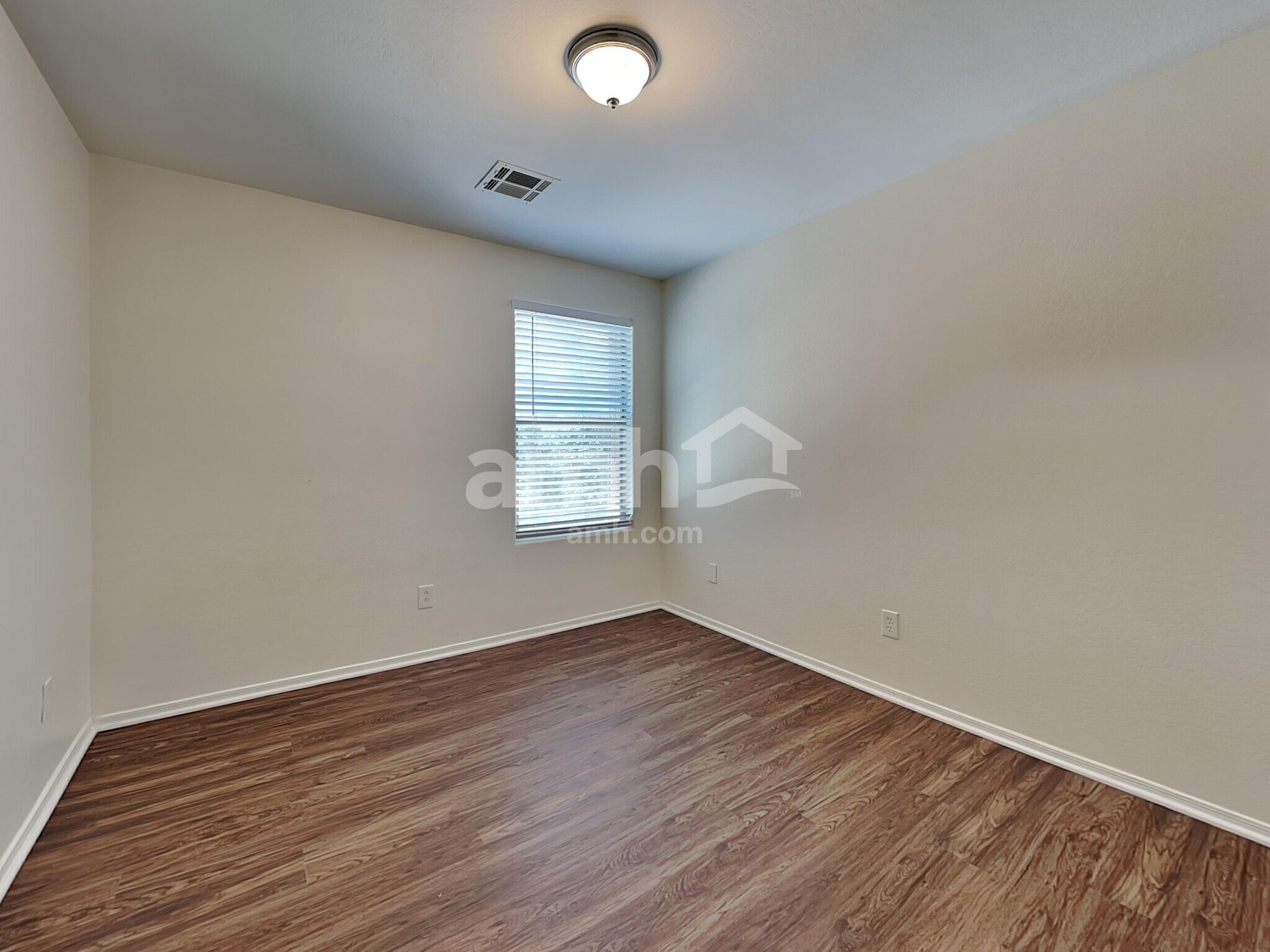 Building Photo - 3542 E Terrace Ave