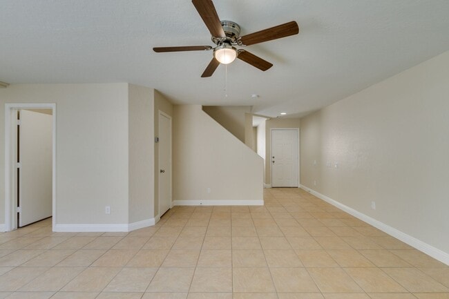 Building Photo - Upgraded spacious 4bedroom home near Mountains Edge!