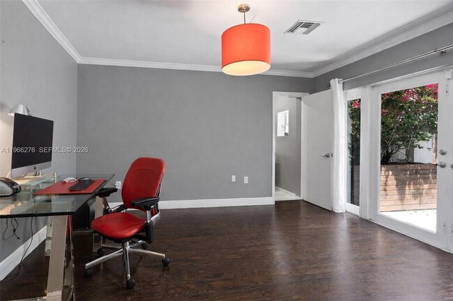 Building Photo - 5830 Pine Tree Dr