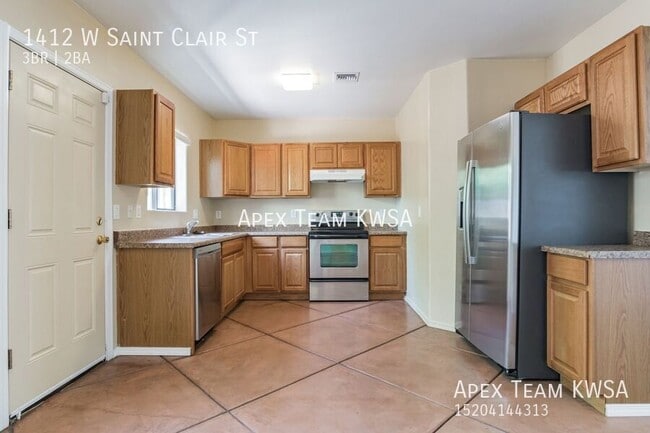 Building Photo - 1412 W St Clair St