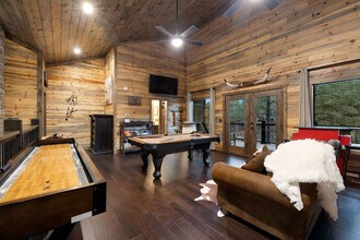 Building Photo - 222 Lost Creek Trl