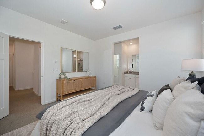 Building Photo - 1588 Parkside Way