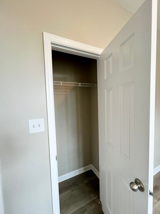 Building Photo - Location, Location! Completely Remodeled Spacious 3BR/2BR!