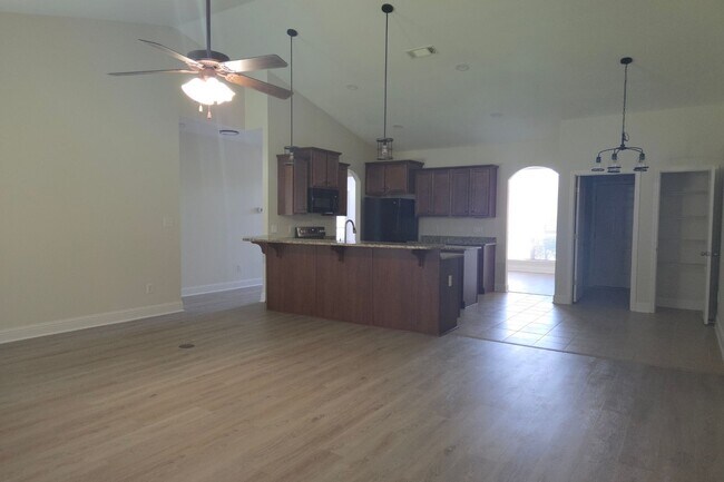 Building Photo - Spacious 4-Bedroom Rental in Daphne School...