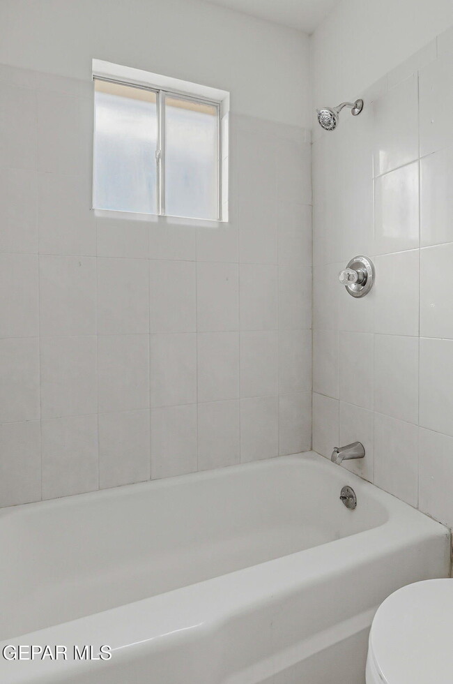 Building Photo - 3828 Taylor Ave