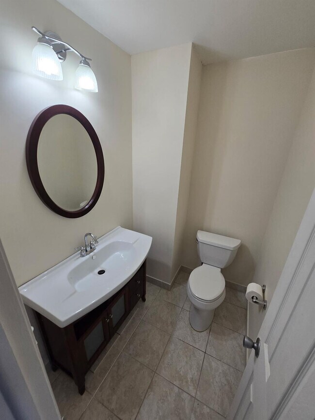 Building Photo - 336 N Birch Rd