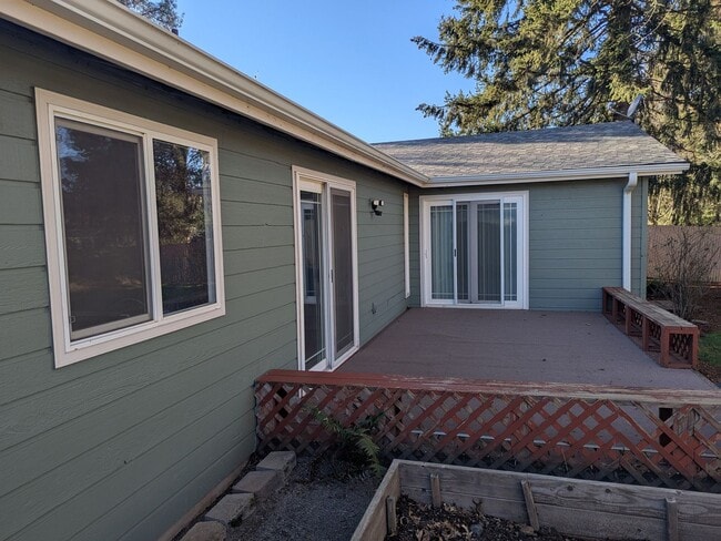 Building Photo - 855 Fran St SE