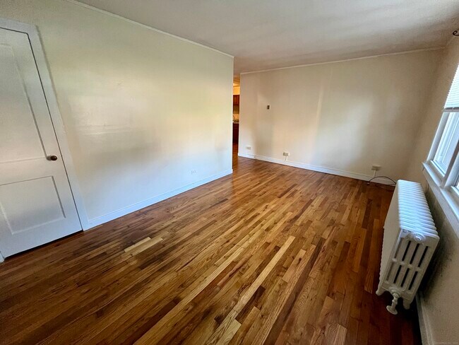 Building Photo - 55 Greenlawn Dr