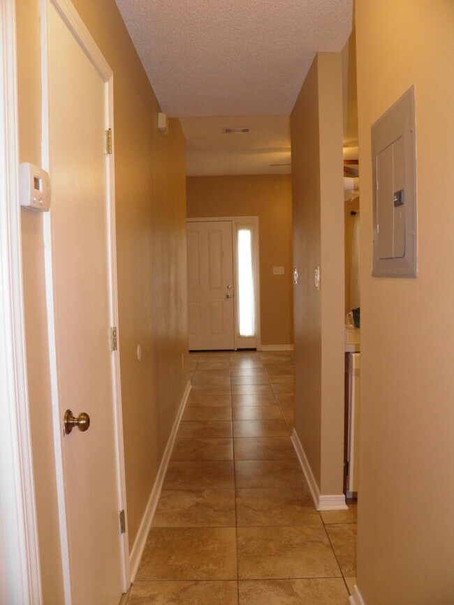 Building Photo - 1843 Whispering Oaks Ln