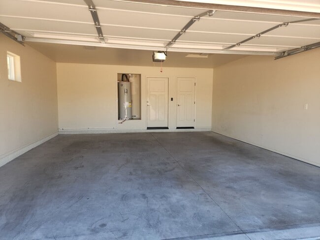 Building Photo - Newer 2 bed / 2 Bath Site Built Home