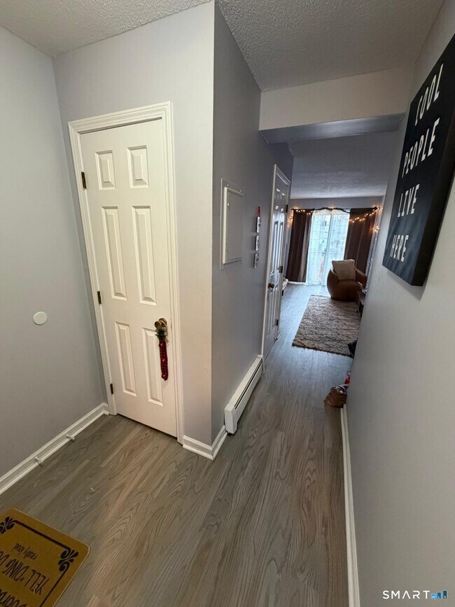 Building Photo - 678 Savin Ave