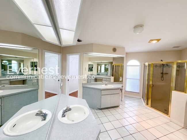 Building Photo - Spacious Living with Pool & Fitness Center Access | Available Now!