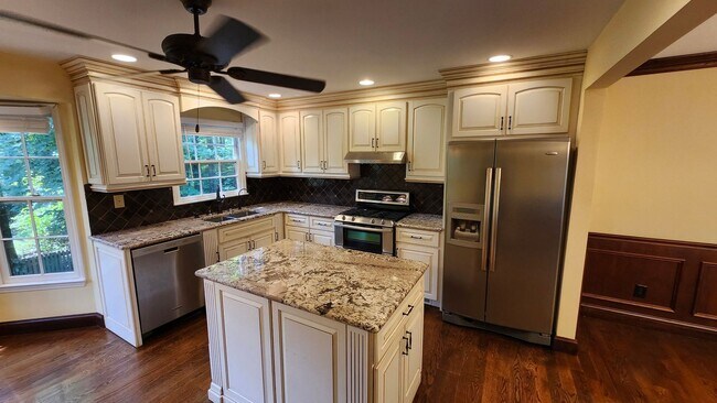 Building Photo - 310 Milesford Ct