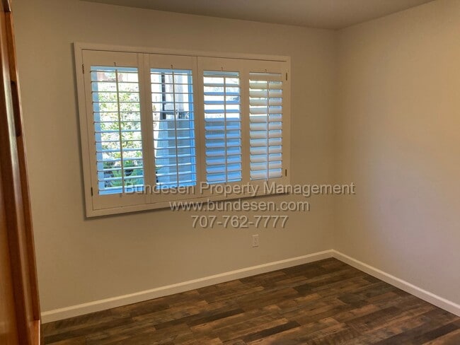 Building Photo - 126 Blue Wing Dr