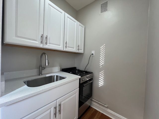 Building Photo - 6912 N Ashland Blvd