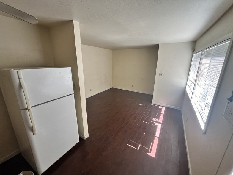 Building Photo - 2103 3rd St