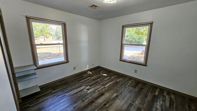 Building Photo - 748 Highland Pkwy