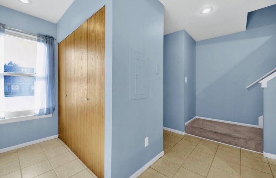 Building Photo - 1223 Rivercrest Dr