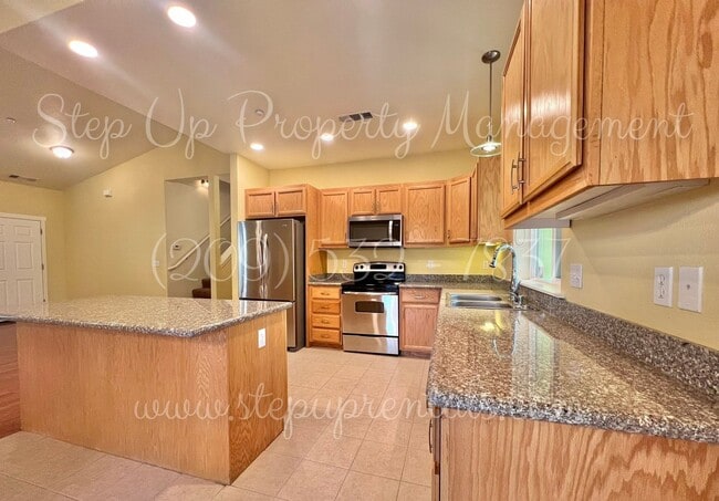 Building Photo - Elegant and Spacious 3-Bedroom Home with Modern Upgrades!