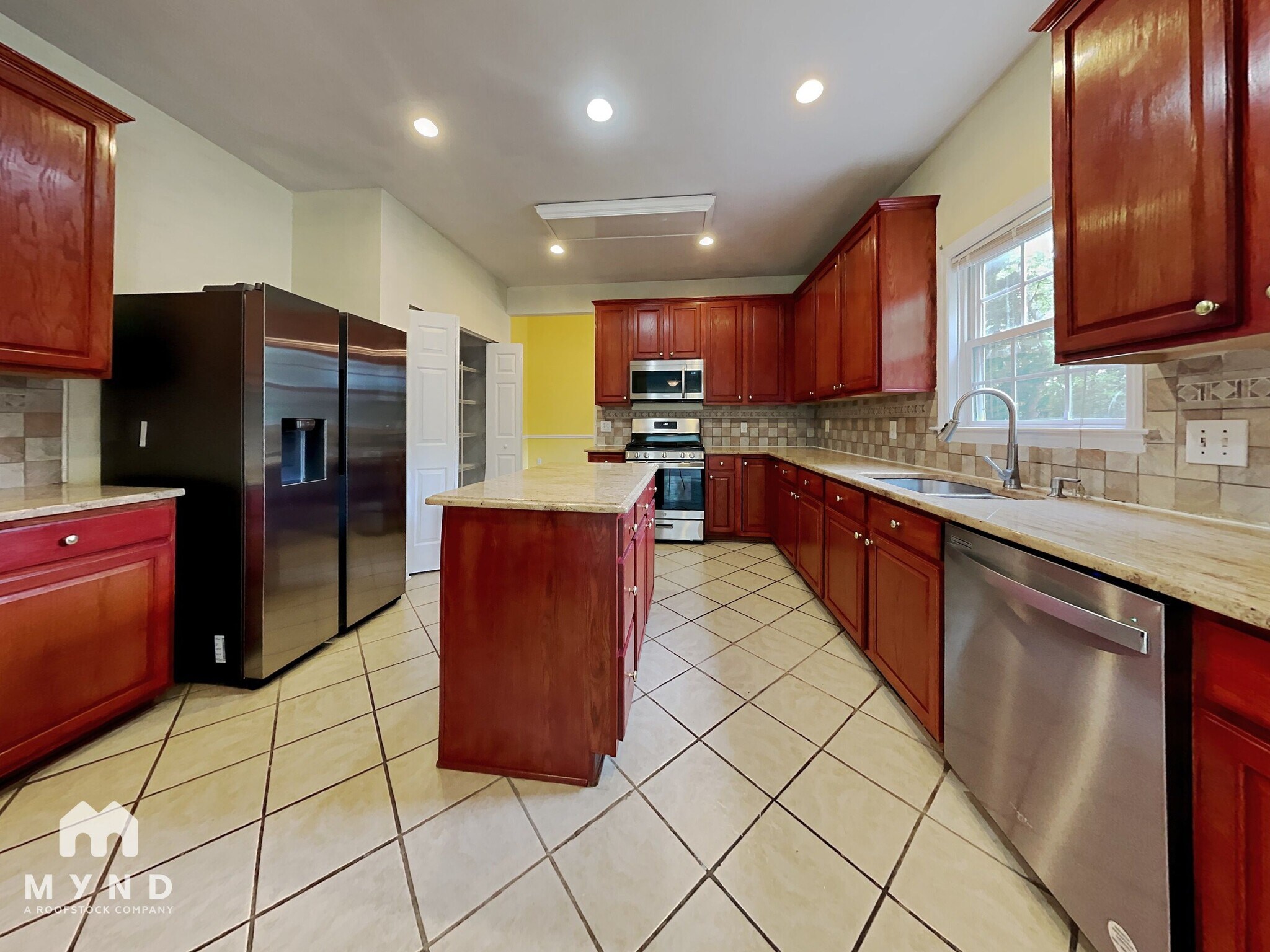 Building Photo - 1085 Vauxhall Dr