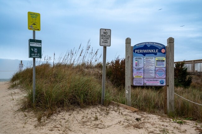 Building Photo - OFF-SEASON MONTHLY RENTAL - ESCAPE THE WINTER MONTHS!!!