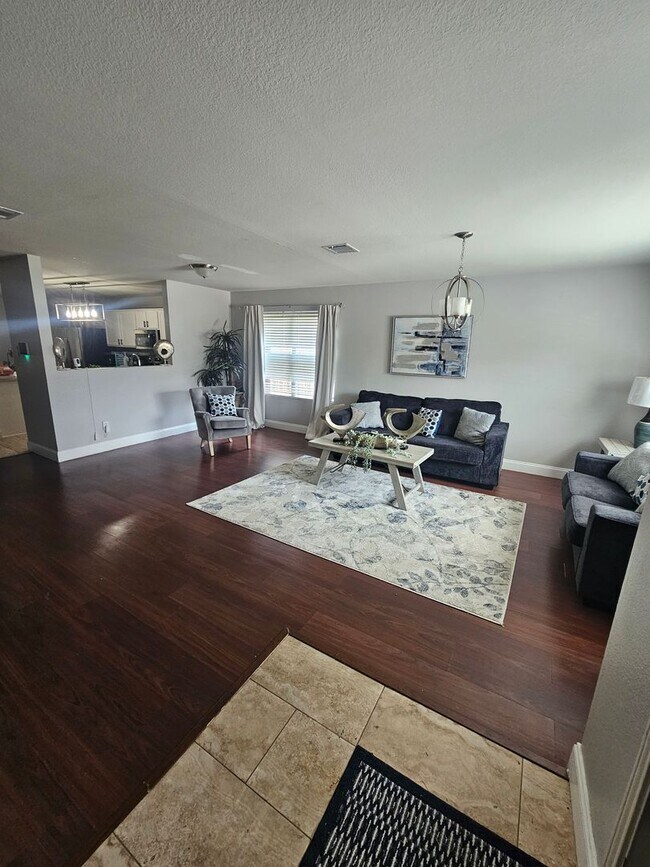 Building Photo - 3 BR/2.5BA | Updated Single Family Home | 2-Car Garage Parking | In Grand Prairie!