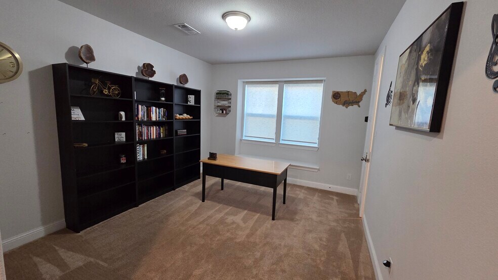 Building Photo - 1112 Maverick Dr