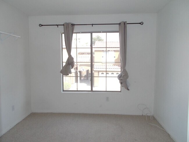 Building Photo - Move-In Ready 2BD/2BA Corner-Unit Condo in Guard-Gated Painted Desert!