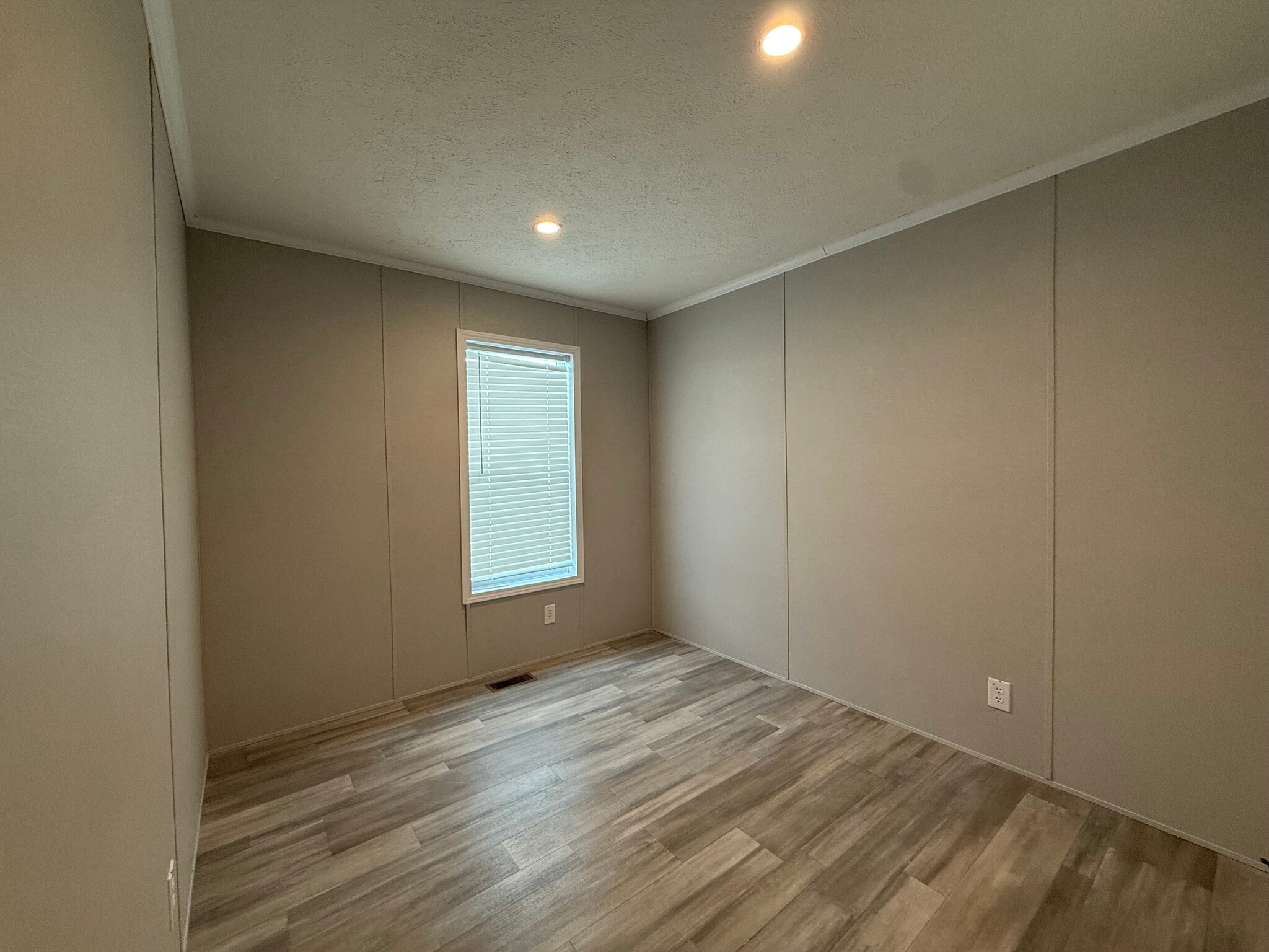 Building Photo - 29811 W Essex Ct