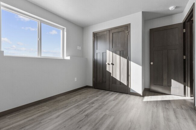 Building Photo - 3653 E Rubyred Dr
