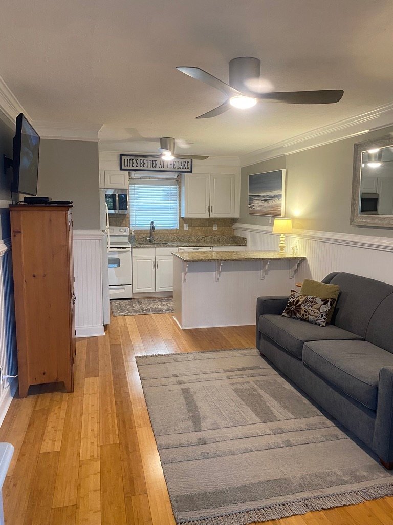 Building Photo - 2109 Pine Tree Dr