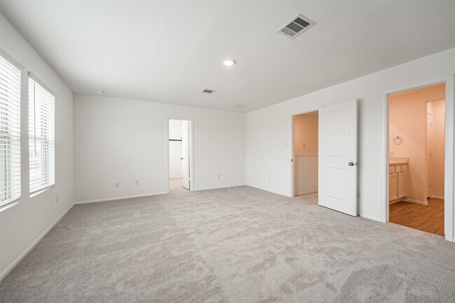Building Photo - 9123 Estes Lks Dr
