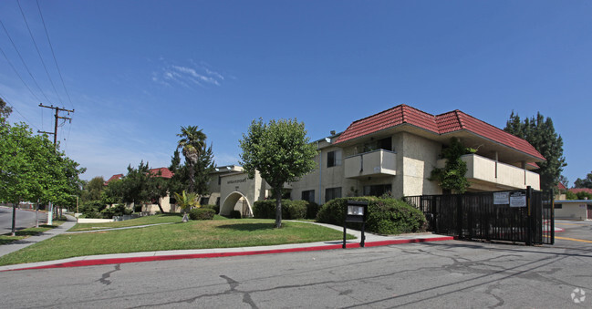 Primary Photo - La Villa Puente Apartments