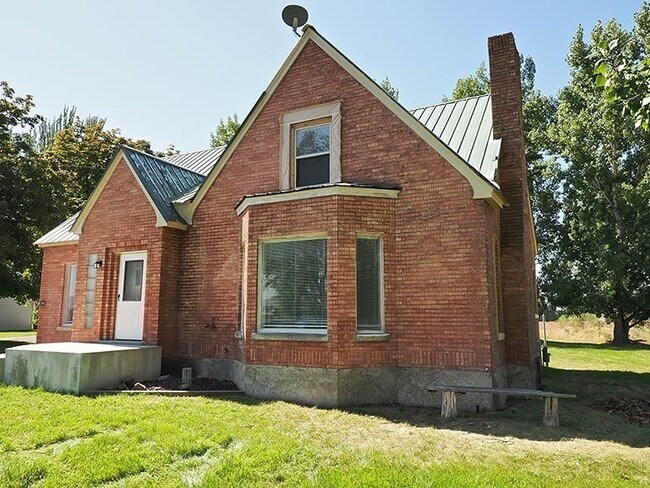 Building Photo - 2345 S Hwy 89