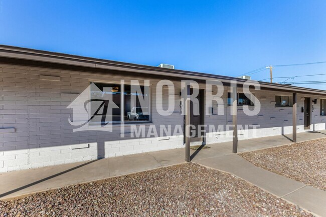 Building Photo - Convenient, Beautifully Updated Space Available Now!