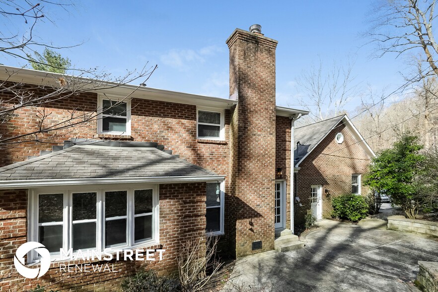 Building Photo - 5849 Beauregard Dr