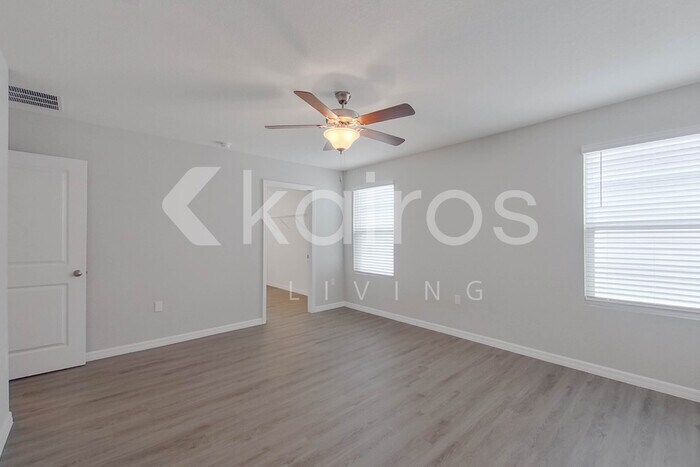 Building Photo - 8644 SW 44th Ct