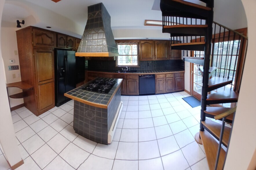 Kitchen from Dining Room - 57 Brook St