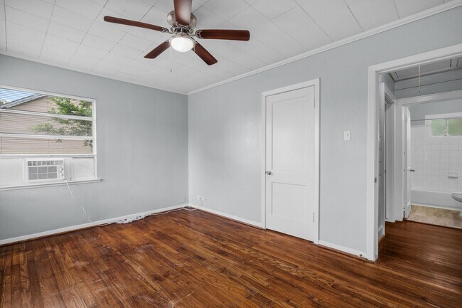 Building Photo - Cozy 3 Bedroom, 1 Bath Home - Spacious Liv...