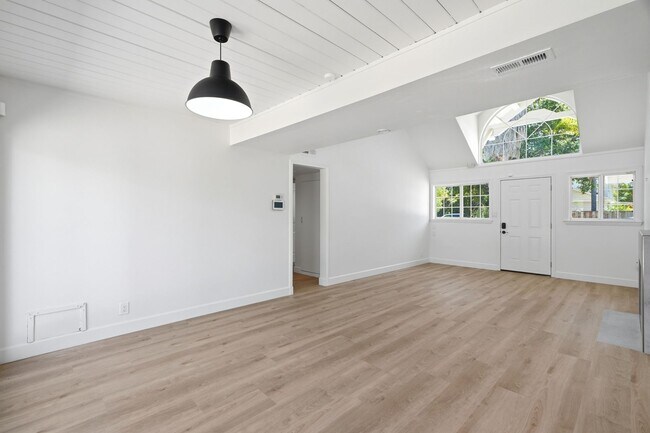 Building Photo - Light-Filled Home on Expansive Lot in Top-Rated School District with Vaulted Ceilings & Entertain...