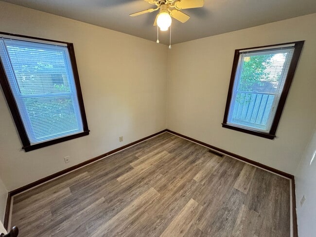 Building Photo - Two Bedroom Home