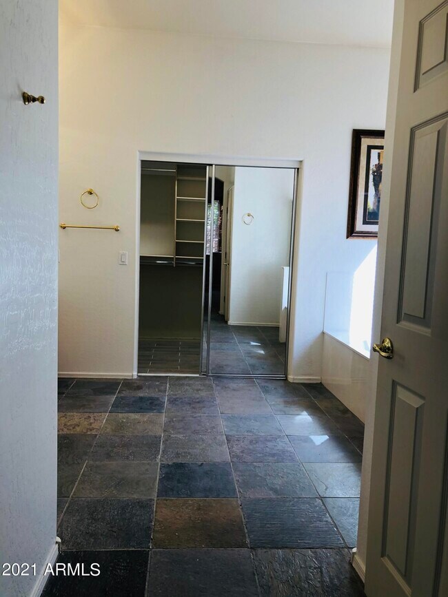 Building Photo - 10453 E Pine Valley Dr