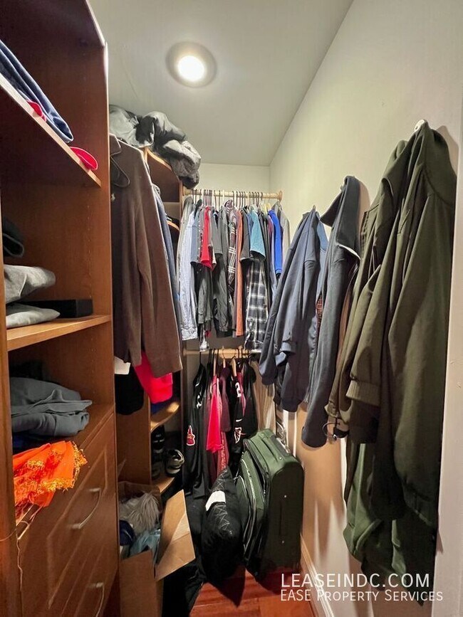 Building Photo - 3573 Warder St NW