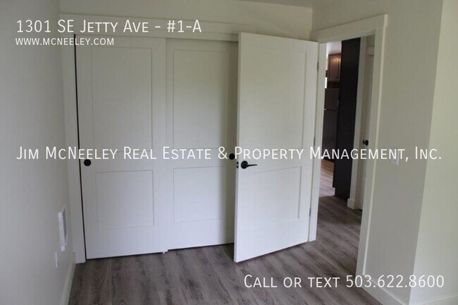 Building Photo - 1301 SE Jetty Ave