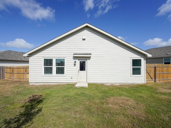 Building Photo - Spacious 4-bedroom, 2-bath located in Summerhill subdivision