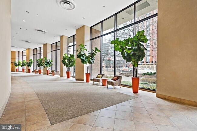 Building Photo - 1805 Crystal Dr
