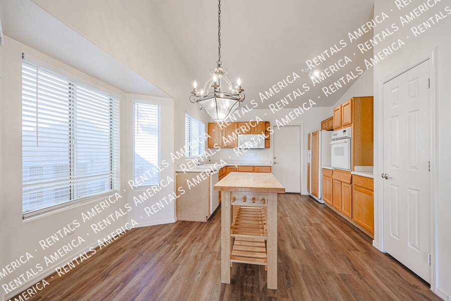 Building Photo - 5351 W Saragosa St