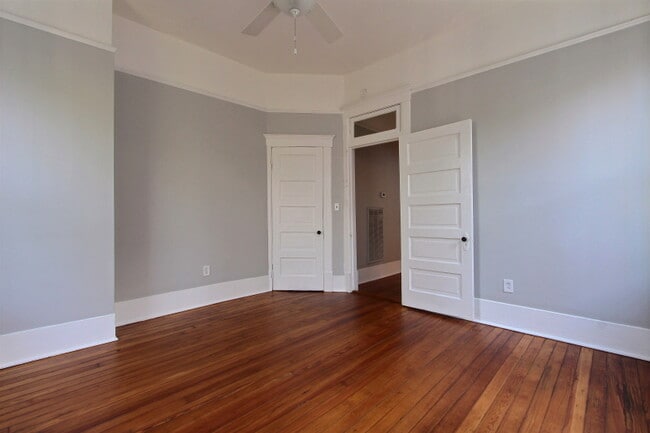 Bed 3 - 711 Barnard St