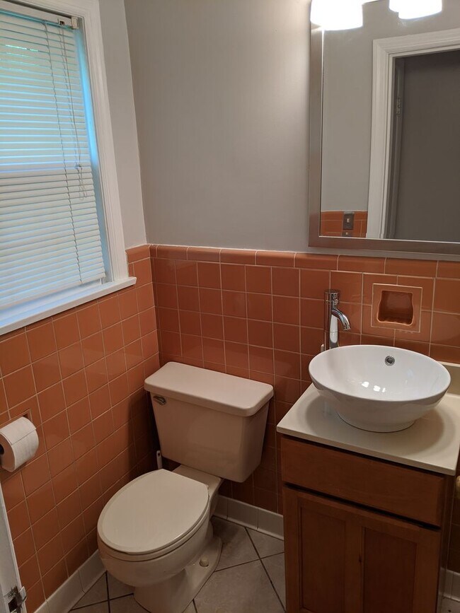 Building Photo - Spacious Home near Downtown Cincinnati