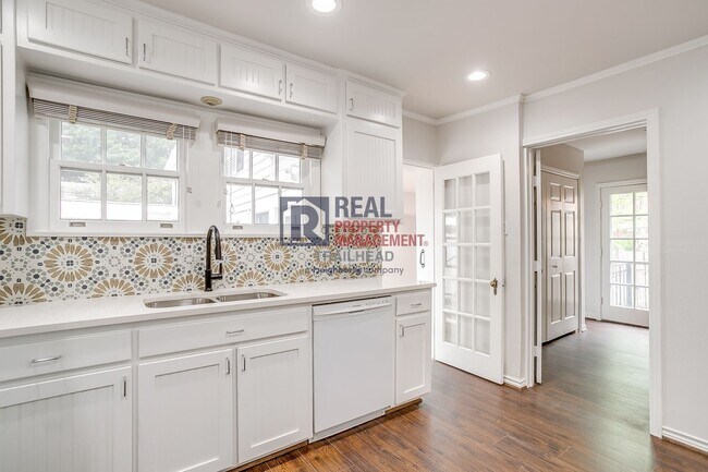 Building Photo - Charming Monticello Townhome – 4 Beds, Upd...